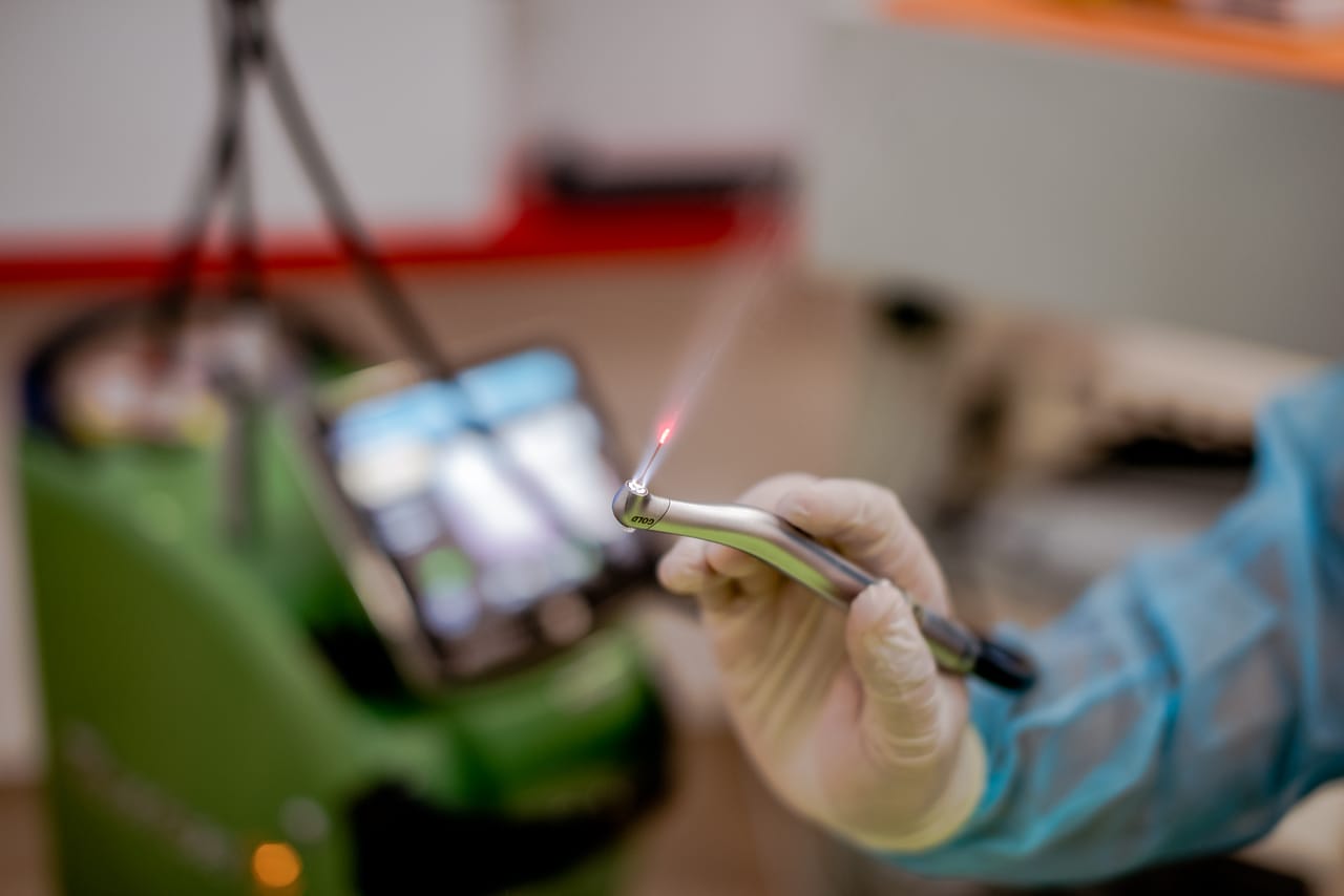 Laser chirurgical de mare putere