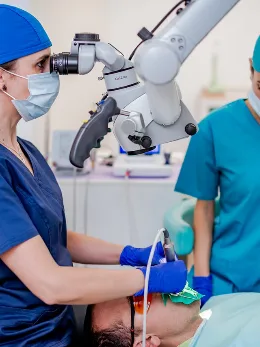 Tratament endodontic la microscop