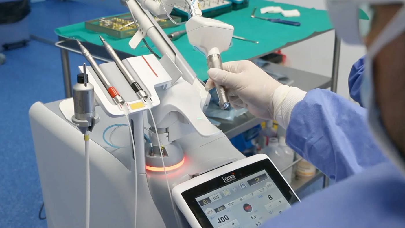 Unitate de laser dentar pregătită în blocul operator Implantodent, folosită ca adjuvant în tratamentele parodontale
