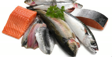 Pește proaspăt și file de somon, sursă de acizi grași Omega-3
