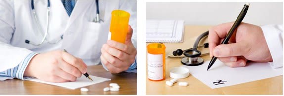 Medic care completează o rețetă, lângă un flacon cu medicamente