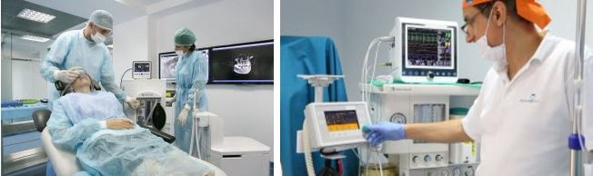 Echipa Implantodent pregătind un pacient pentru anestezie prin adormire și medicul anestezist la aparatul de anestezie