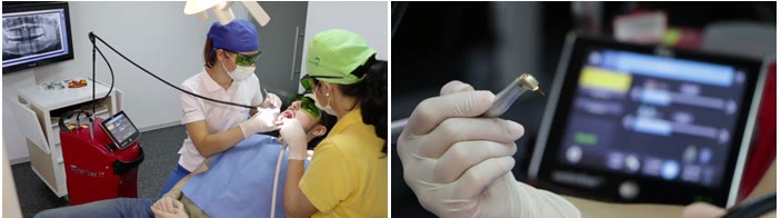 Ședință de tratament cu laser dentar în clinica Implantodent și piesa de mână a unității laser, ținută în mână lângă ecranul de comandă