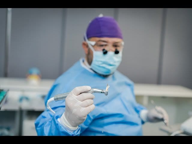 Copertă clip despre complicațiile care pot apărea în implantologia orală
